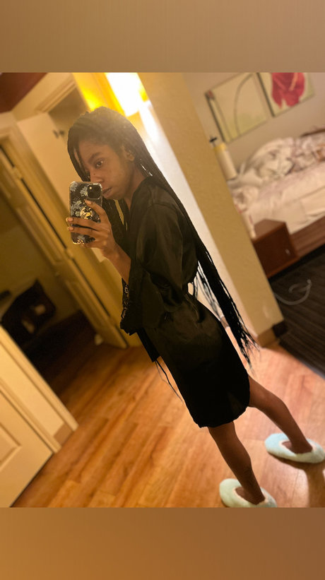 pregnant threesome onlyfans art nude galleries