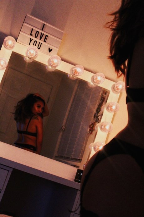 _Yuna Mae_ star naked image