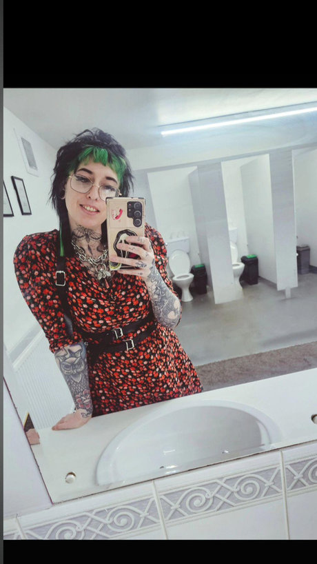 D1rty Little Goth perfect model gallery