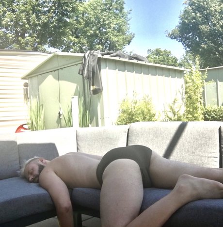 BadPuppyI model hot images