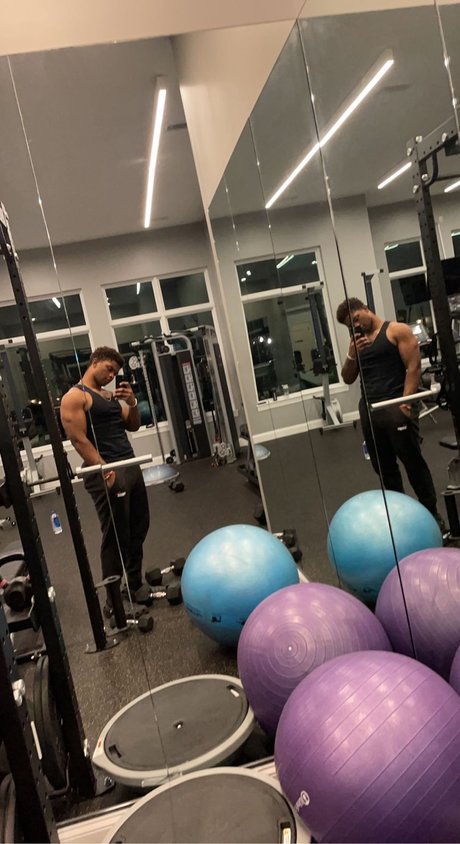 Dee Black hot actress img