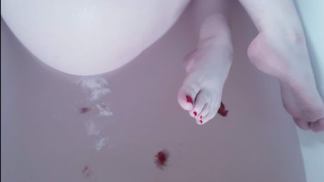 DeadlyCurves art actress galleries