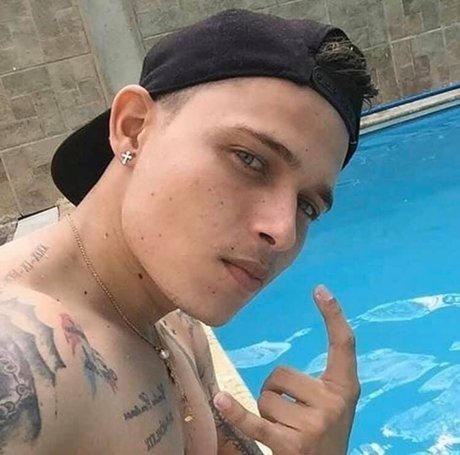 D f 777 perfect actress photo