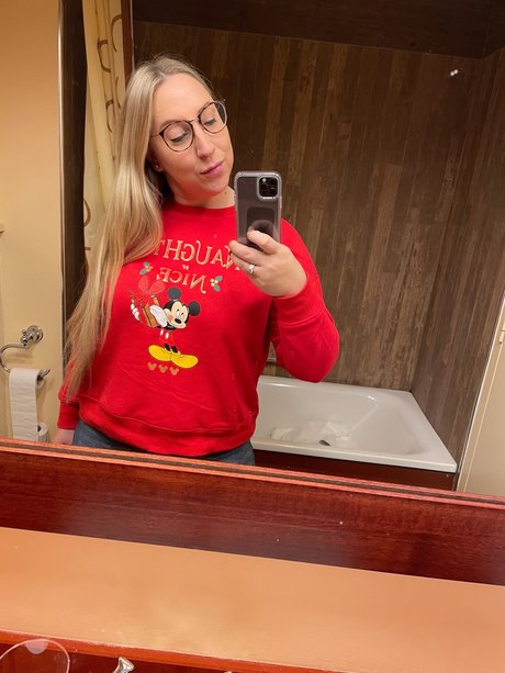 Queen twinkle toes_ model exclusive images