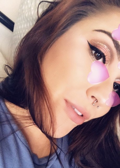 Nova Faye sex model photo