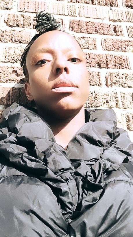 Qu33n Mandy model xxx image