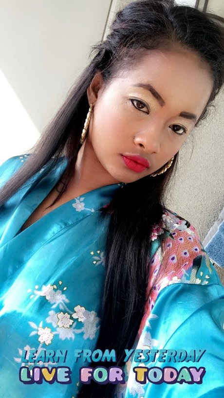 Qween ForReal model naked picture