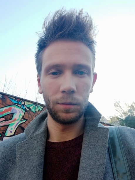 Deepthroat King beautiful actress pics