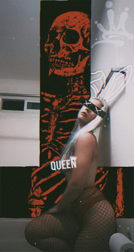 Thee Queen Swallower_ model porn pic