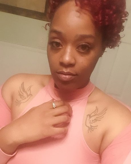 _QueenTriggz_ star sexy image