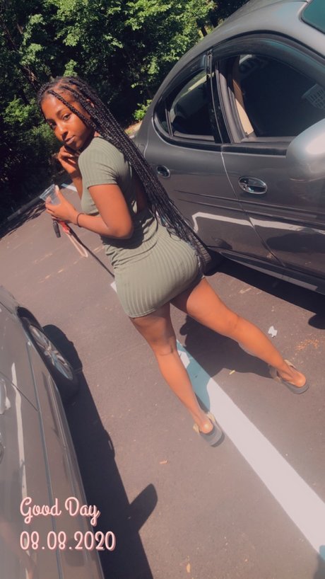 Queenniesha pretty pornstar photos