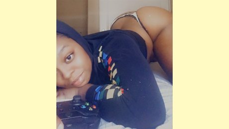 QueenCreaamy beautiful model photos