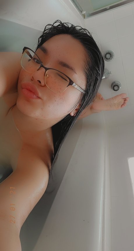 The Queen Bee model pretty pictures