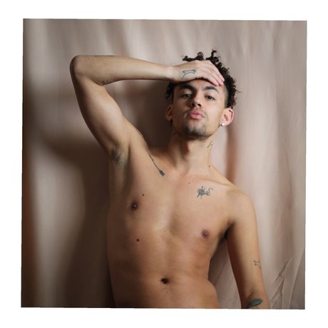 DOMINO BOLT model sex photos