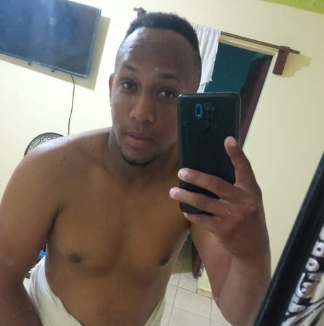 Daniel Reyes art model picture