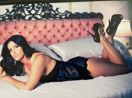 Belinda Donner star naked img