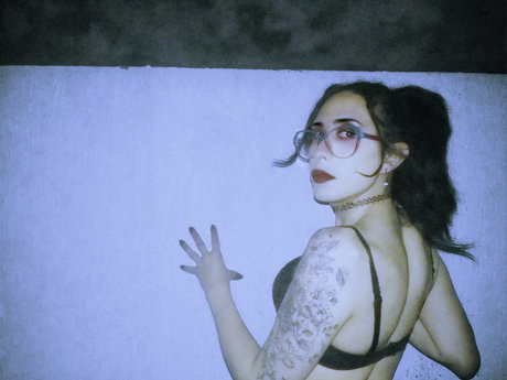 Devilishvixxxen model nudes gallery