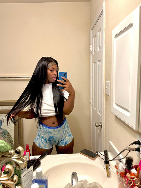 Sextin with Shaye the tiger star porn pic