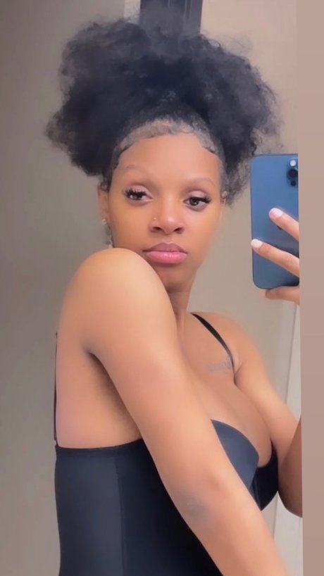 REALPRETTIIEE_ model art image