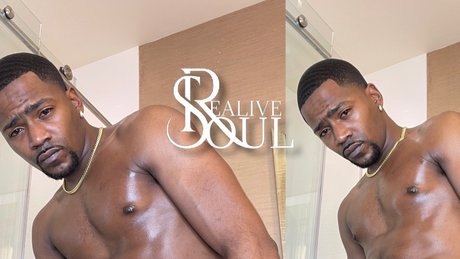 Realivepro perfect model pic