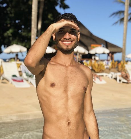 Haziel Dias_ porn model img