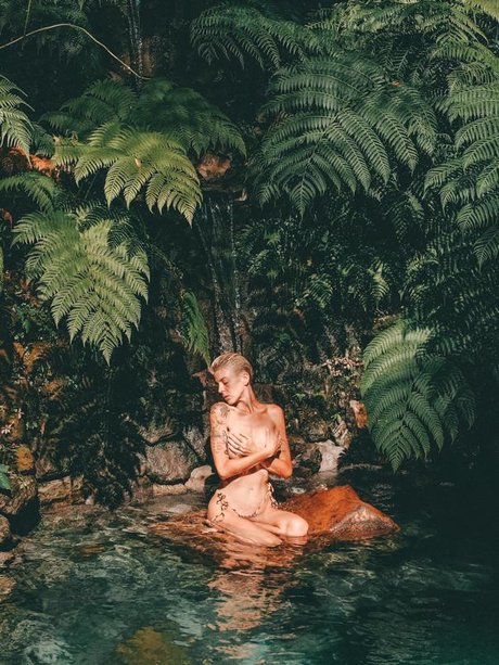 RARA sex model picture