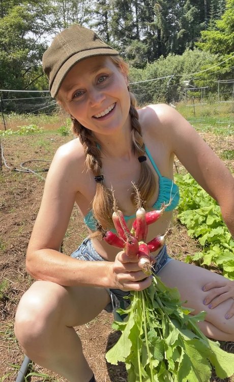 _ReneeAleja_ high quality model image