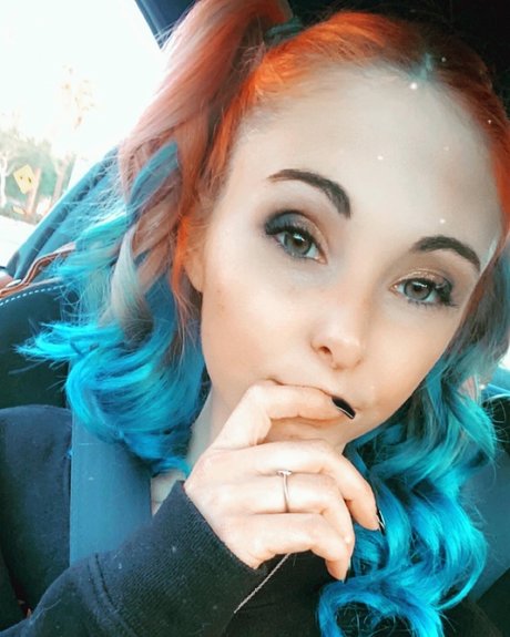 busty solo onlyfans pretty photo