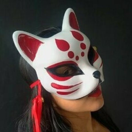 Red Garden model perfect photo