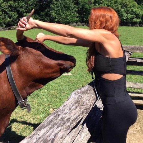 RedDevilDoll erotic model pics