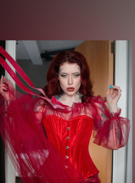 Roo Raphaelite model free image