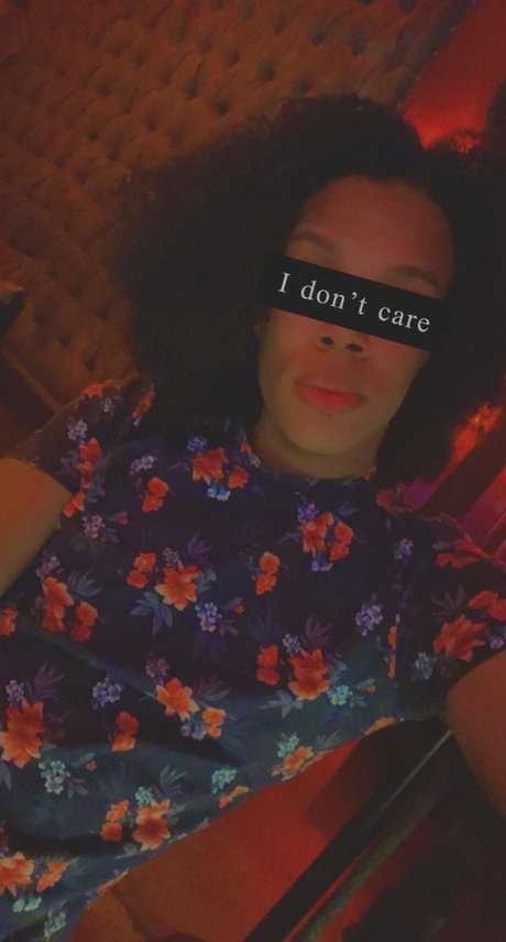 Roman Reese xxx model photo