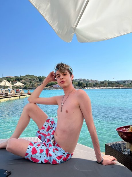 R zgar Ozan Dikici pornstar hd pictures