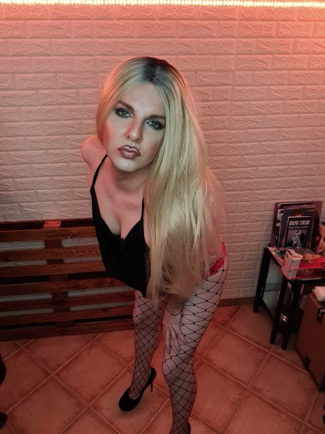 Ruth Enar Free OnlyFans pretty model image