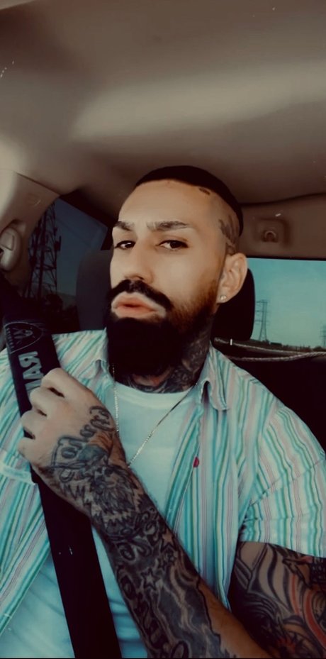 RubbeRipper9 model naked image