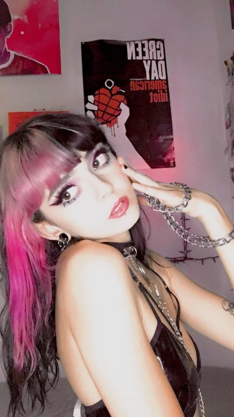 Roxxi sexy model photo