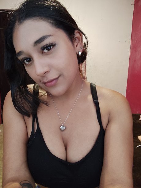 Rouspink model pornographic photo