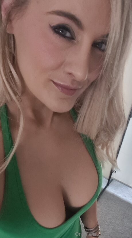 squat onlyfans nice galleries