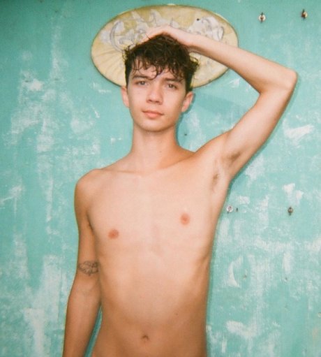 Sam Ledger model hd image