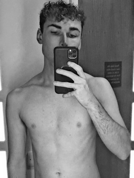 Sam Bell nude actress picture