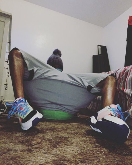 Sagging amp amp Stroking sexy model pic