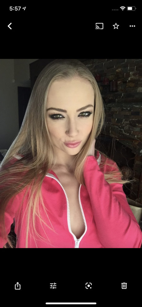 Sadie Blair art model pics