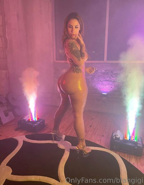 blahgigi hot star photo