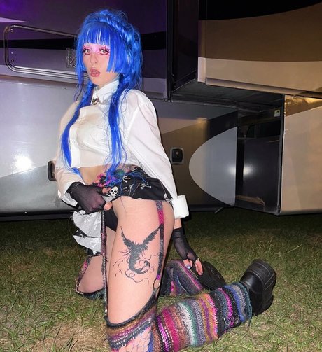 Ashnikko erotic model photo