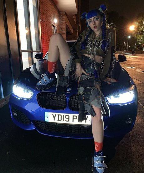 Ashnikko model naked image