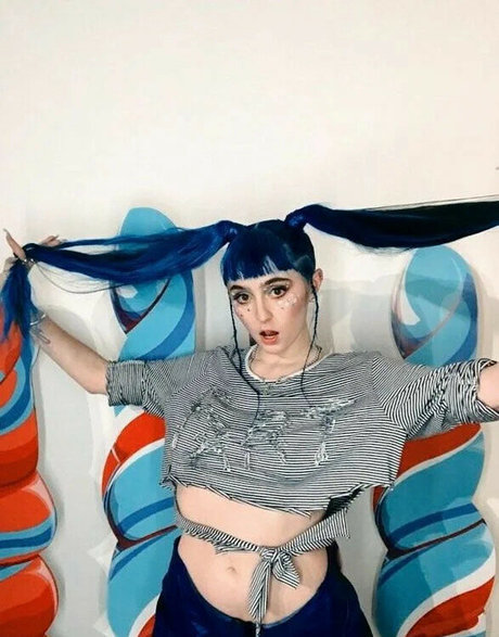 Ashnikko nude pornstar picture