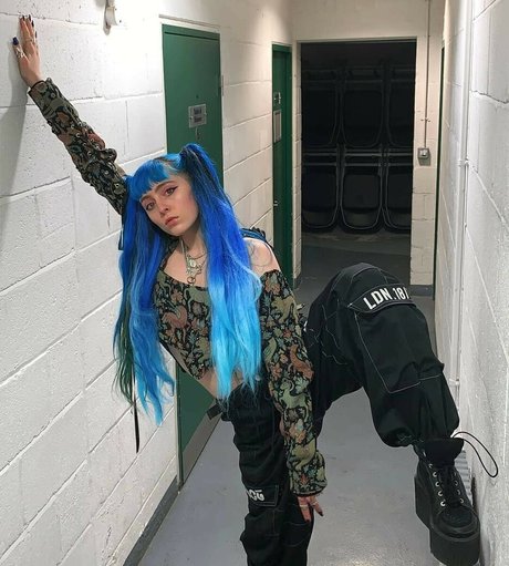 Ashnikko star nudes images