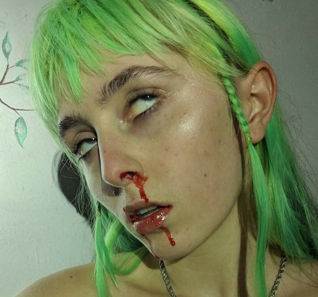 Ashnikko nice star gallery