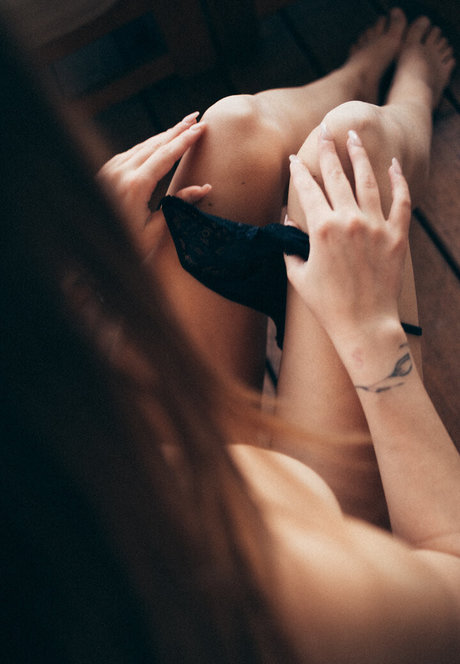 Lara Arluni top actress image