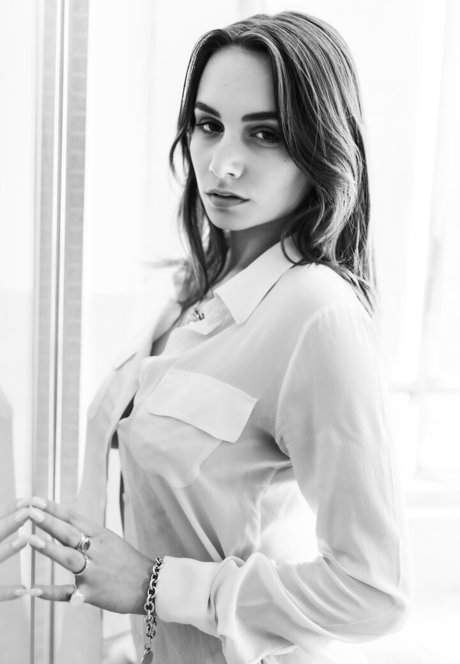 Lara Arluni model free image